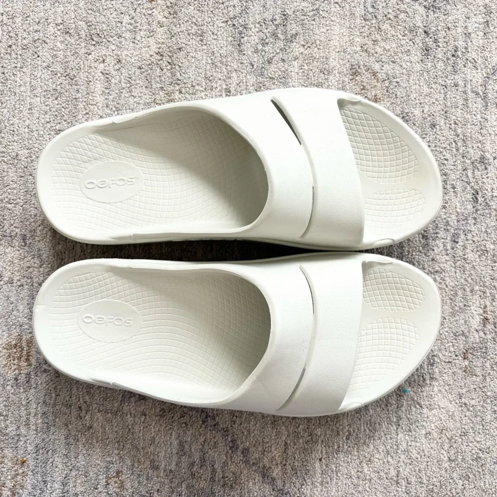 OOFOS OOahh UNISEX White Slide Sandals M10/W12 Recovery Comfy Casual - Picture 5 of 7